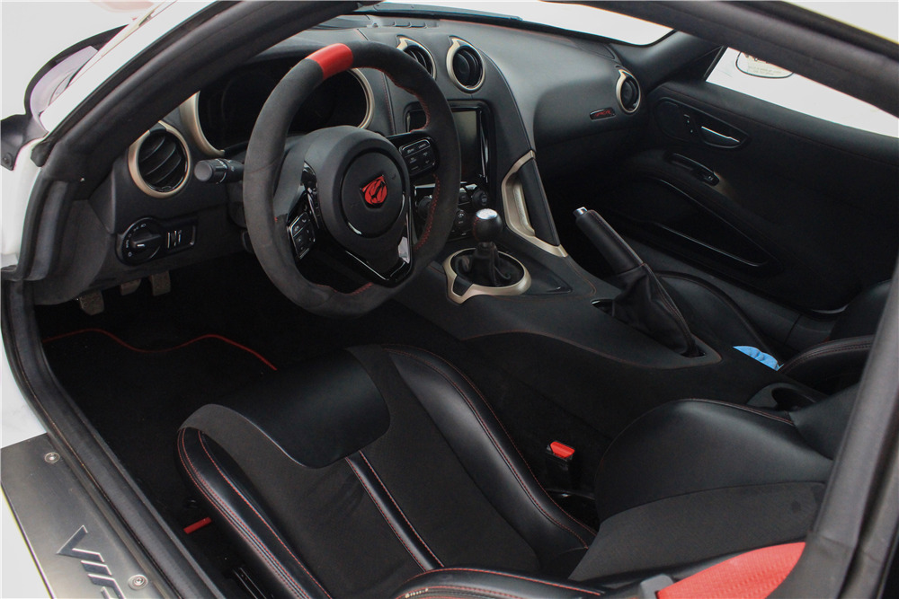 2016 DODGE VIPER ACR - Interior - 217940