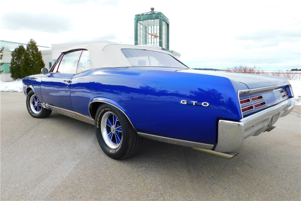 1967 PONTIAC GTO CONVERTIBLE - Rear 3/4 - 218377