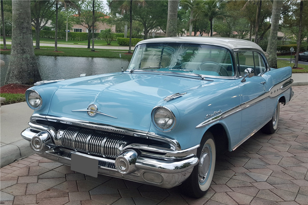 1957 PONTIAC STAR CHIEF - Front 3/4 - 218424