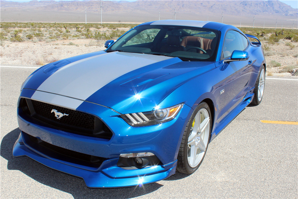2017 FORD MUSTANG GT - Front 3/4 - 219064