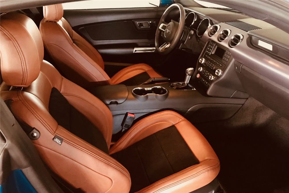 2017 FORD MUSTANG GT - Interior - 219064