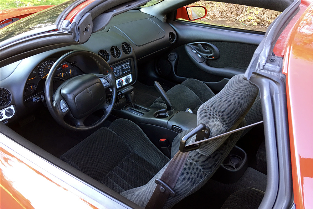 2002 PONTIAC FIREBIRD T-TOP COUPE - Interior - 219709