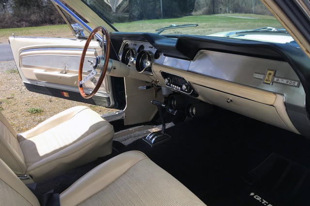 1967 SHELBY GT500 - Interior - 219892