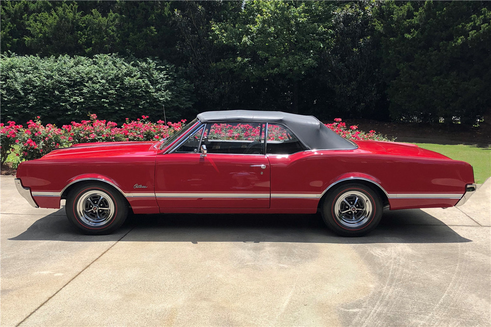 1966 OLDSMOBILE CUTLASS CONVERTIBLE - Side Profile - 219907