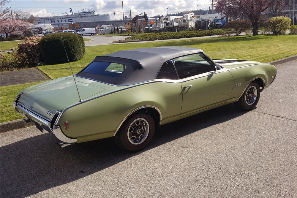 1969 OLDSMOBILE 442 CONVERTIBLE - Rear 3/4 - 219960
