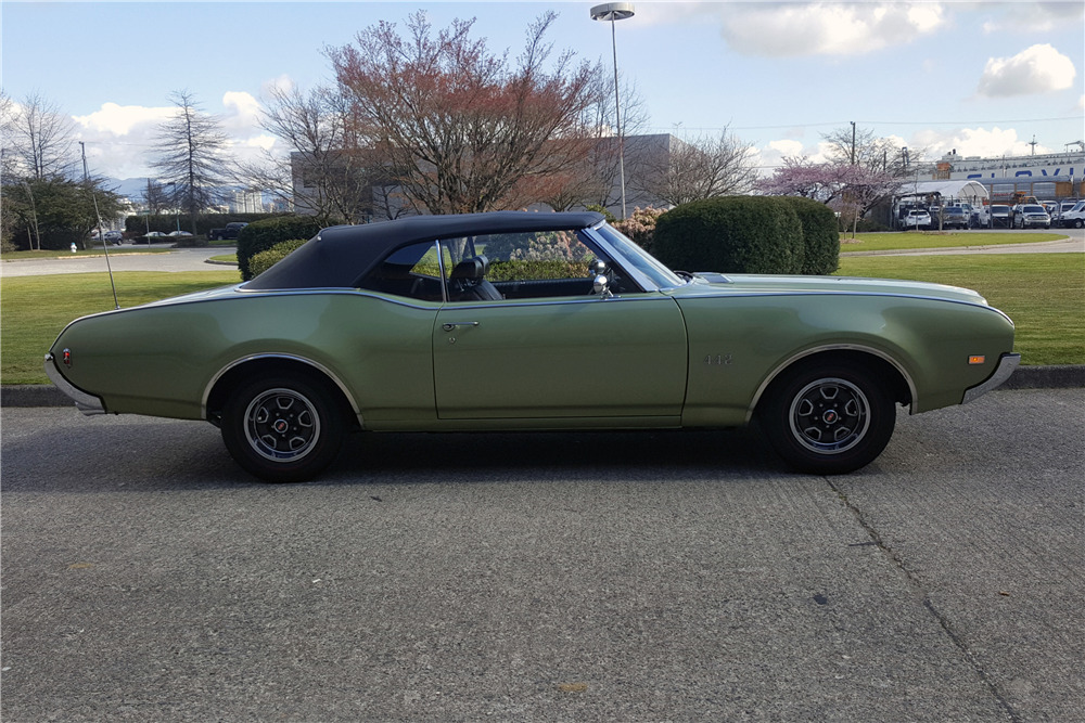 1969 OLDSMOBILE 442 CONVERTIBLE - Side Profile - 219960