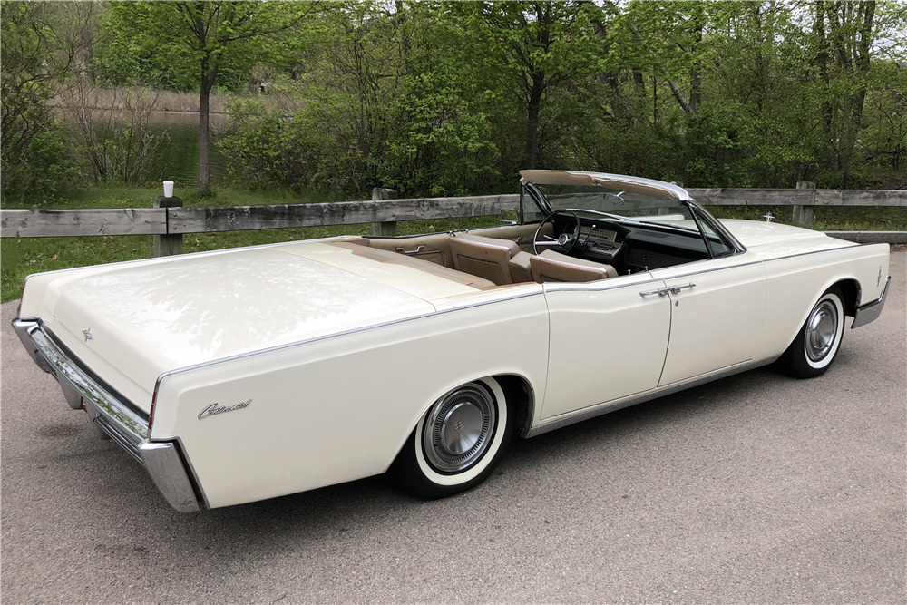 1966 LINCOLN CONTINENTAL 4-DOOR CONVERTIBLE - Rear 3/4 - 220012