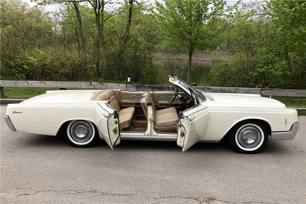 1966 LINCOLN CONTINENTAL 4-DOOR CONVERTIBLE - Side Profile - 220012