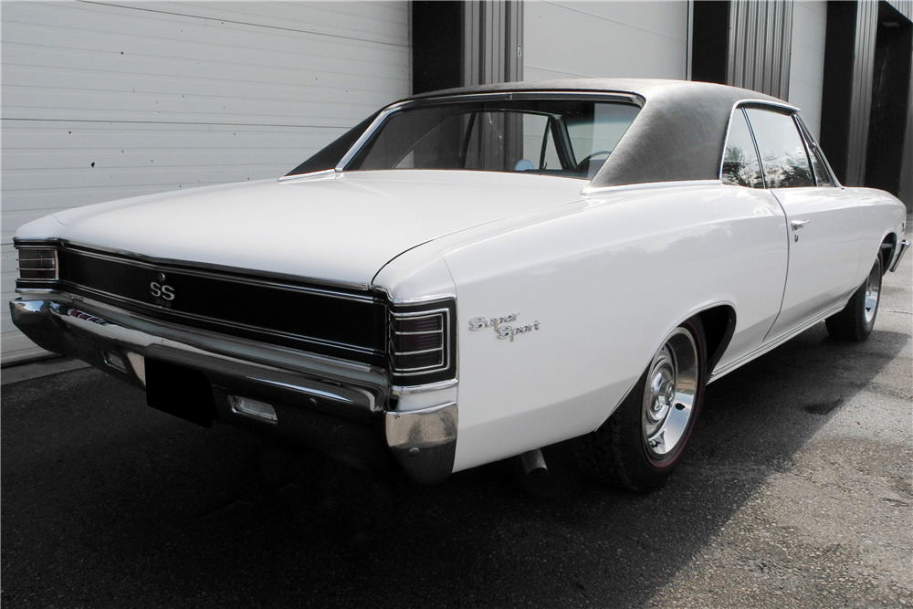 1967 CHEVROLET CHEVELLE SS 396 - Rear 3/4 - 220035