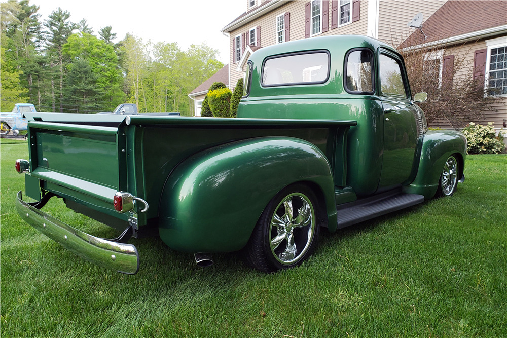 1953 CHEVROLET 3100 DELUXE 5-WINDOW CUSTOM PICKUP - Rear 3/4 - 220062
