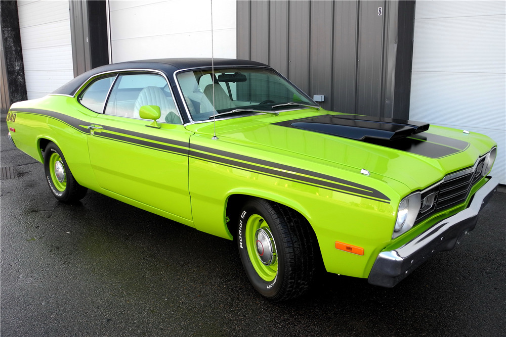 1973 PLYMOUTH DUSTER - Front 3/4 - 220073