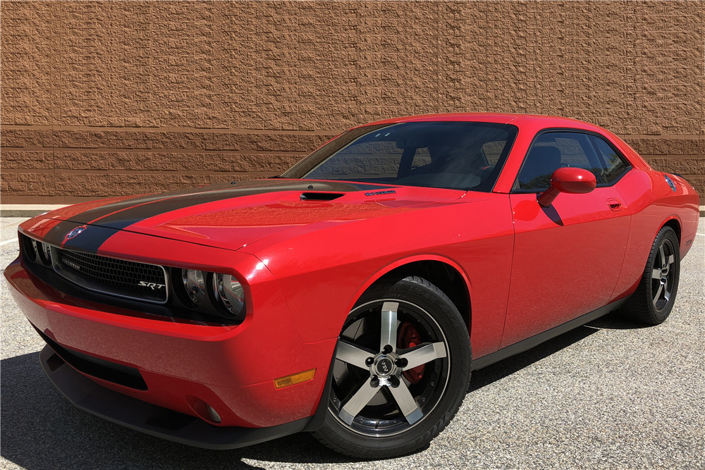 2009 DODGE CHALLENGER SRT8 - Front 3/4 - 220075