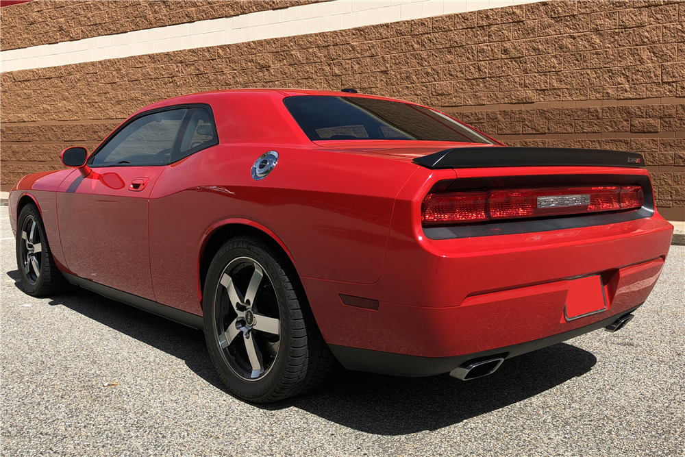 2009 DODGE CHALLENGER SRT8 - Rear 3/4 - 220075