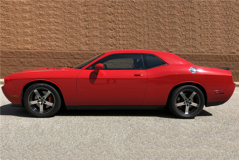 2009 DODGE CHALLENGER SRT8 - Side Profile - 220075