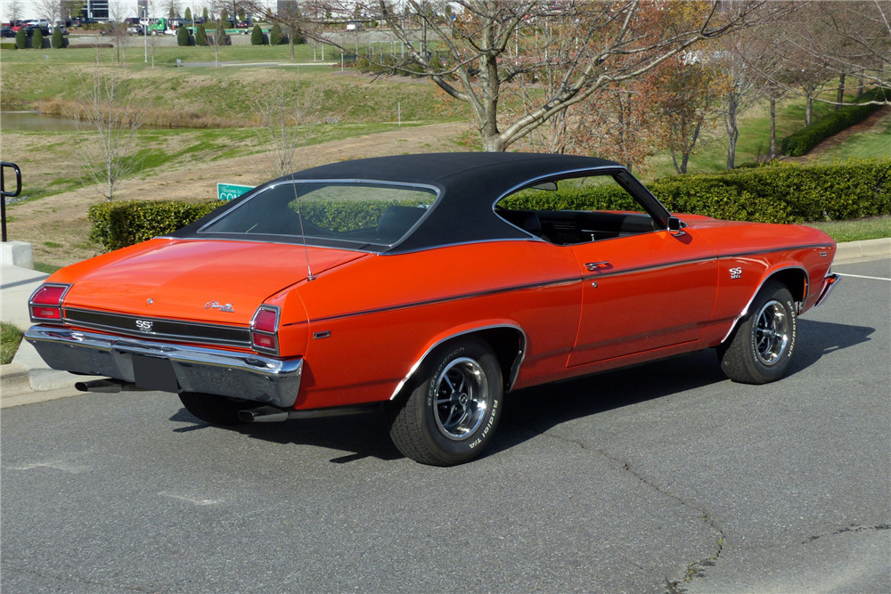 1969 CHEVROLET CHEVELLE SS - Rear 3/4 - 220104