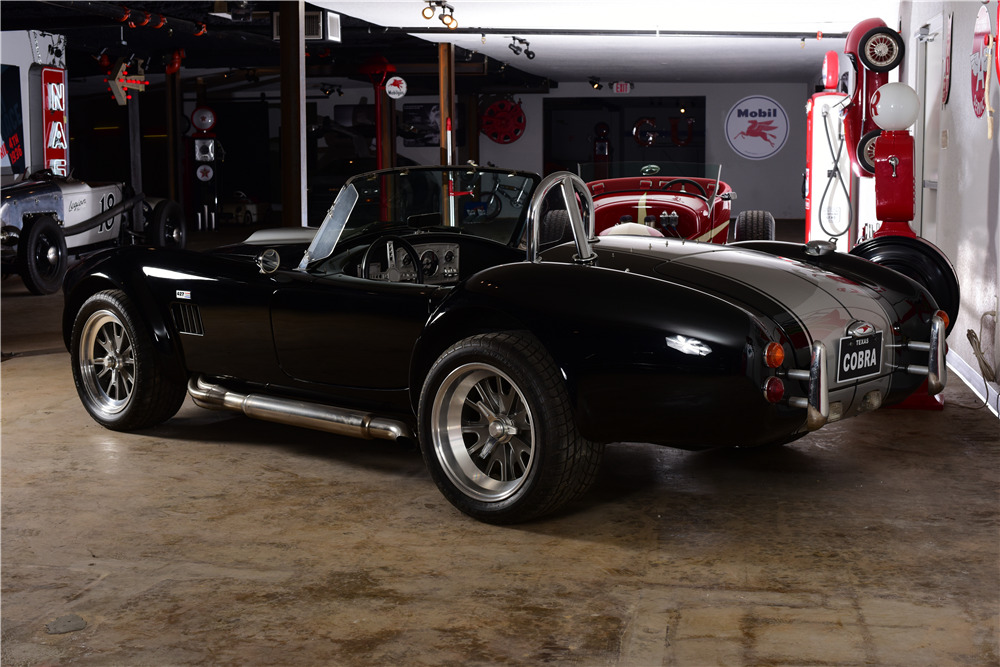1992 COBRA RE-CREATION ROADSTER - Rear 3/4 - 220137
