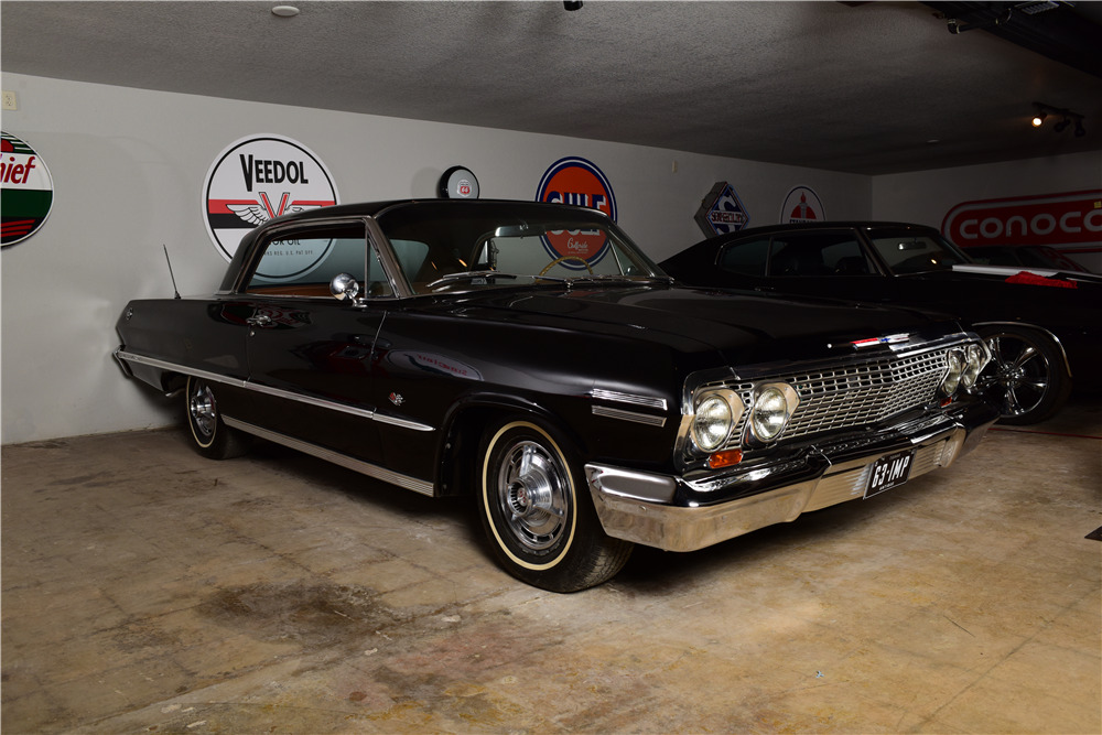 1963 CHEVROLET IMPALA SS - Front 3/4 - 220153
