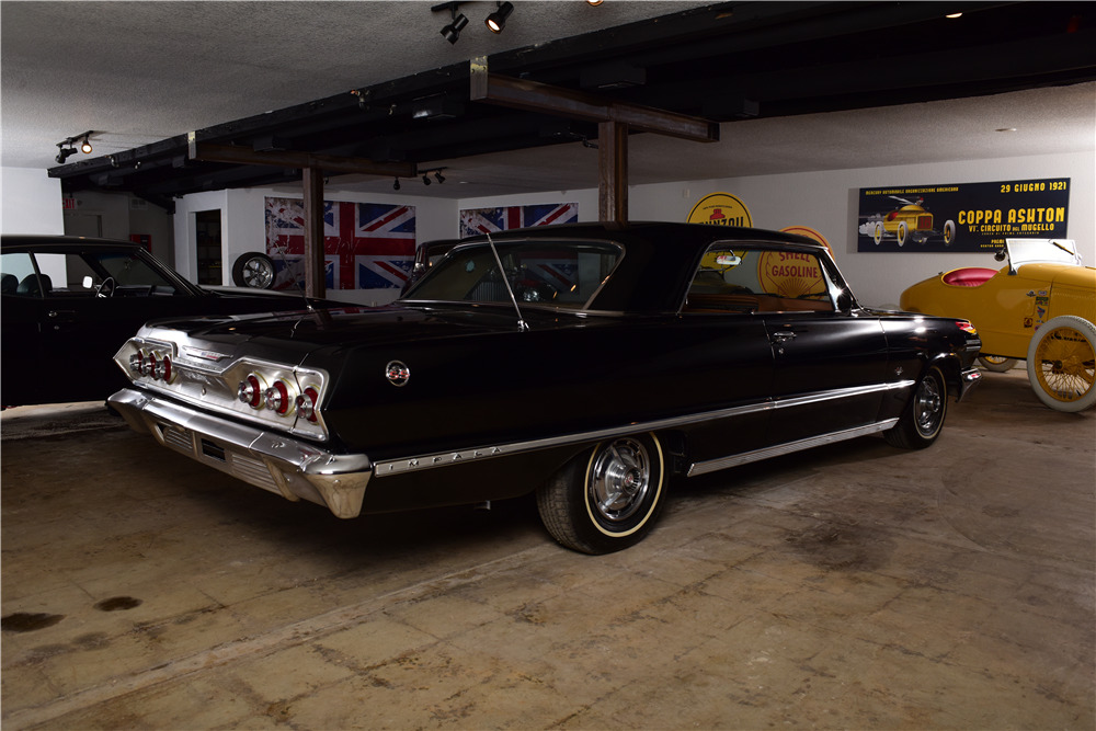 1963 CHEVROLET IMPALA SS - Rear 3/4 - 220153