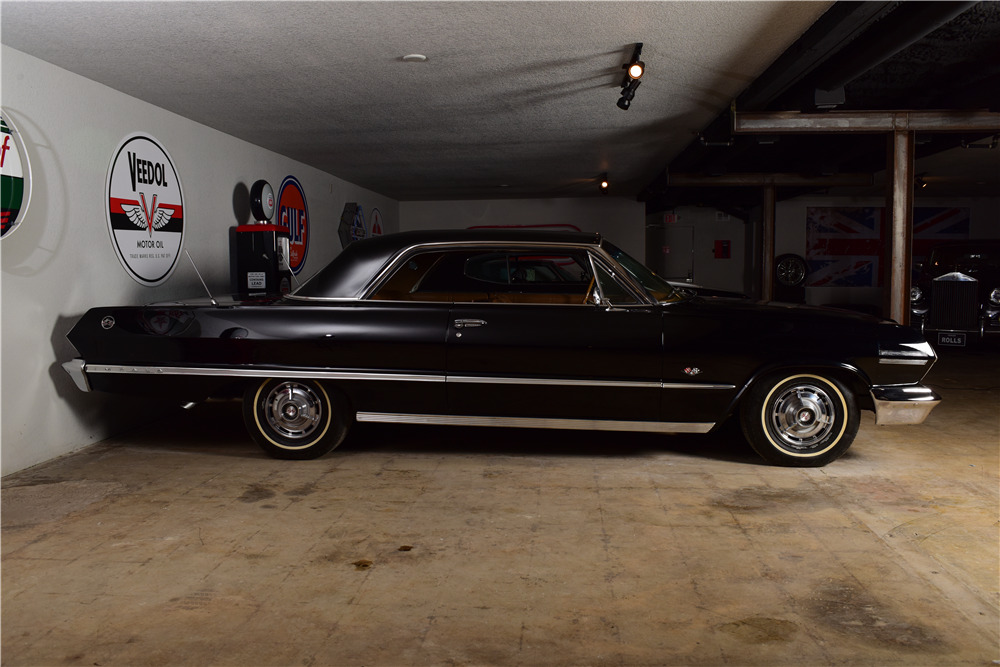 1963 CHEVROLET IMPALA SS - Side Profile - 220153