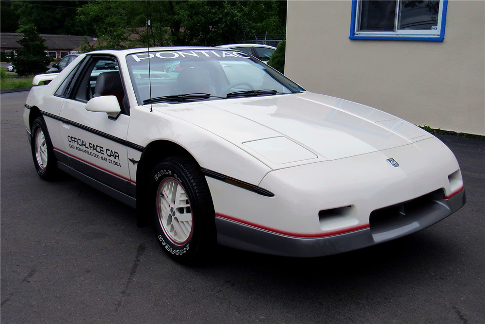 1984 PONTIAC FIERO INDY PACE CAR - Front 3/4 - 220189