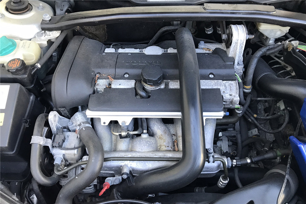 2001 VOLVO V70 SPORT WAGON - Engine - 220207