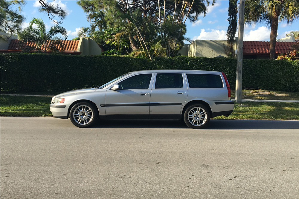 2001 VOLVO V70 SPORT WAGON - Side Profile - 220207