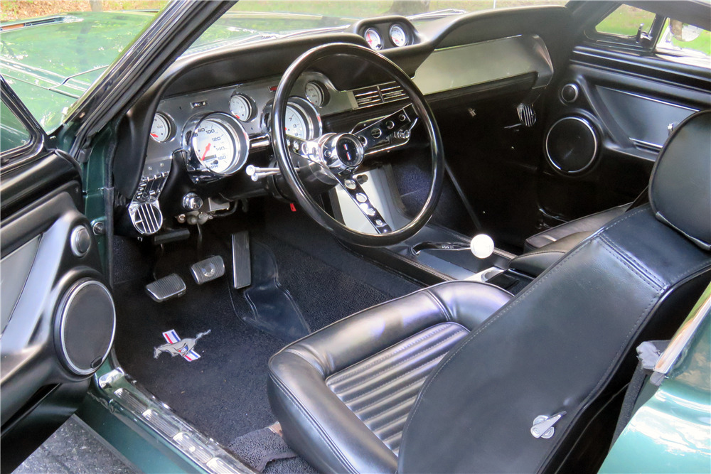 1967 FORD MUSTANG CUSTOM FASTBACK - Interior - 220330