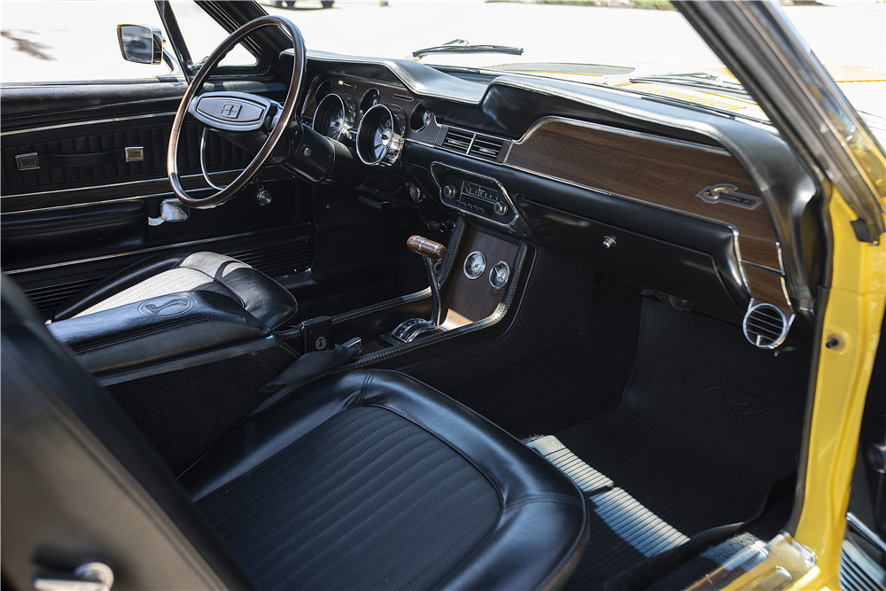 1968 SHELBY GT500KR CONVERTIBLE - Interior - 220364