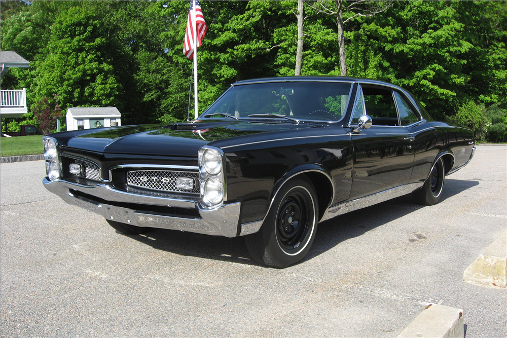 1967 PONTIAC GTO - Front 3/4 - 220382