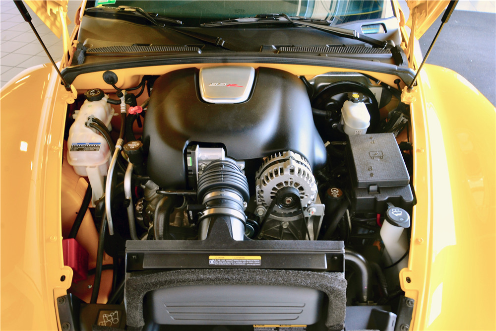 2005 CHEVROLET SSR PICKUP - Engine - 220468