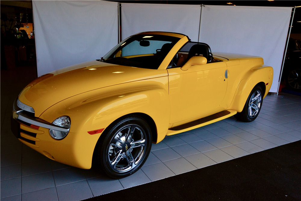 2005 CHEVROLET SSR PICKUP - Front 3/4 - 220468