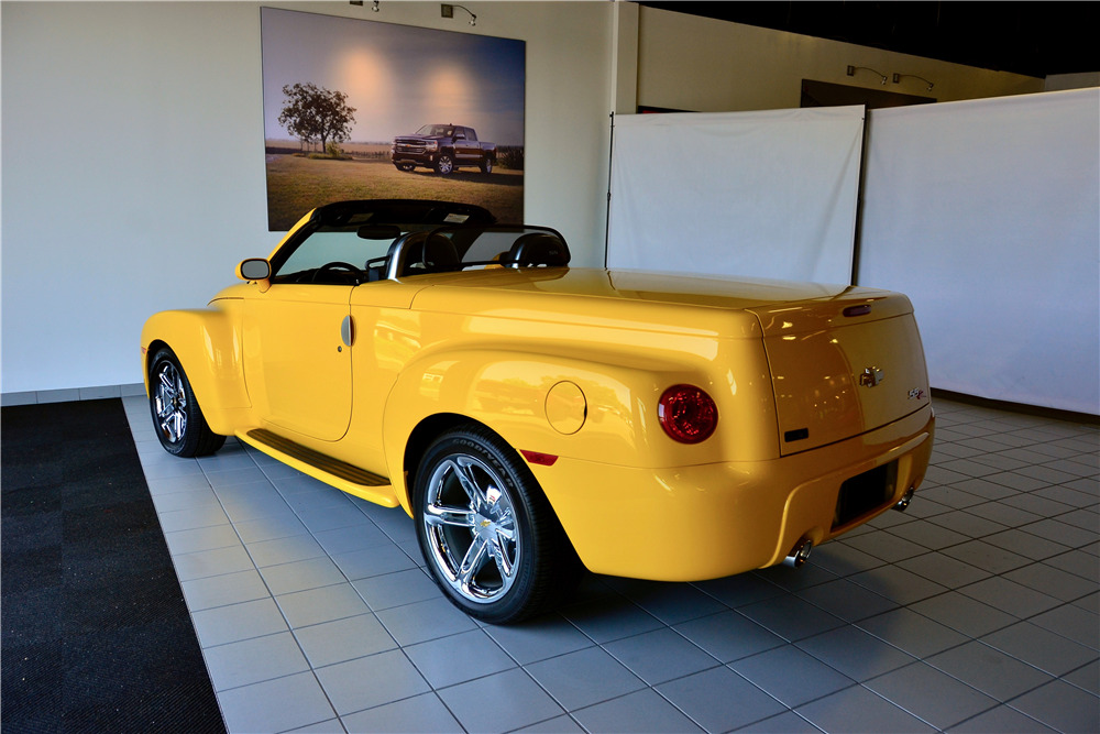 2005 CHEVROLET SSR PICKUP - Rear 3/4 - 220468