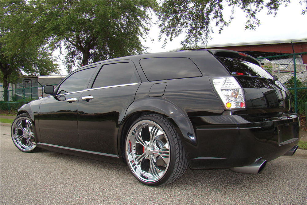 2005 DODGE MAGNUM RT CUSTOM WAGON - Rear 3/4 - 220528