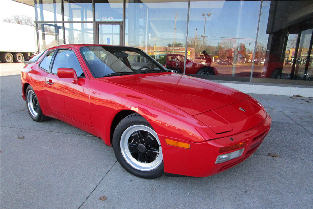 1986 PORSCHE 944 - Front 3/4 - 221131