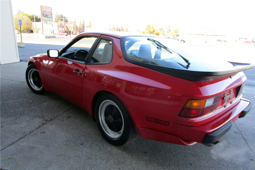 1986 PORSCHE 944 - Rear 3/4 - 221131