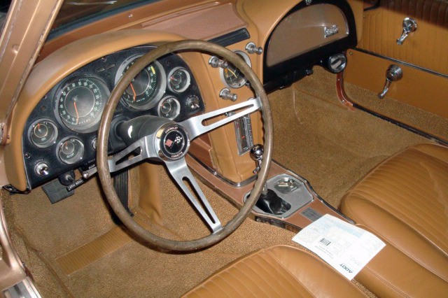 1964 CHEVROLET CORVETTE 327/300 - Interior - 221936