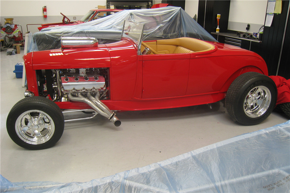 1932 FORD CUSTOM ROADSTER - Side Profile - 221966