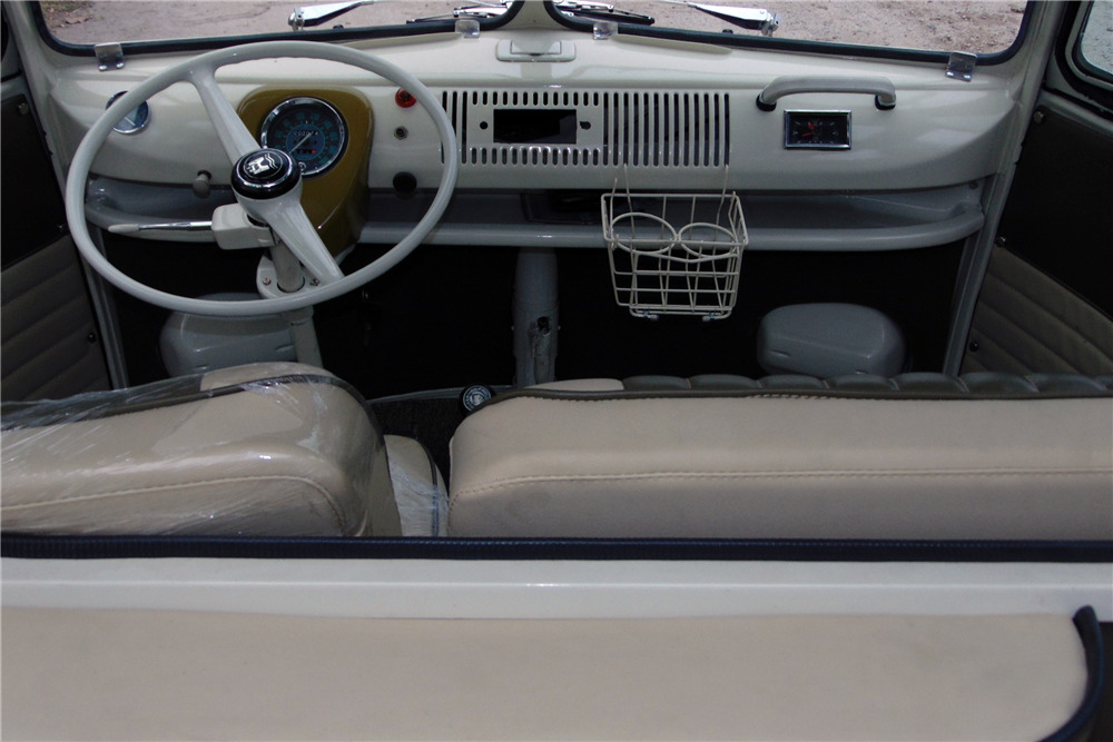 1971 VOLKSWAGEN 23-WINDOW RE-CREATION BUS - Interior - 222011