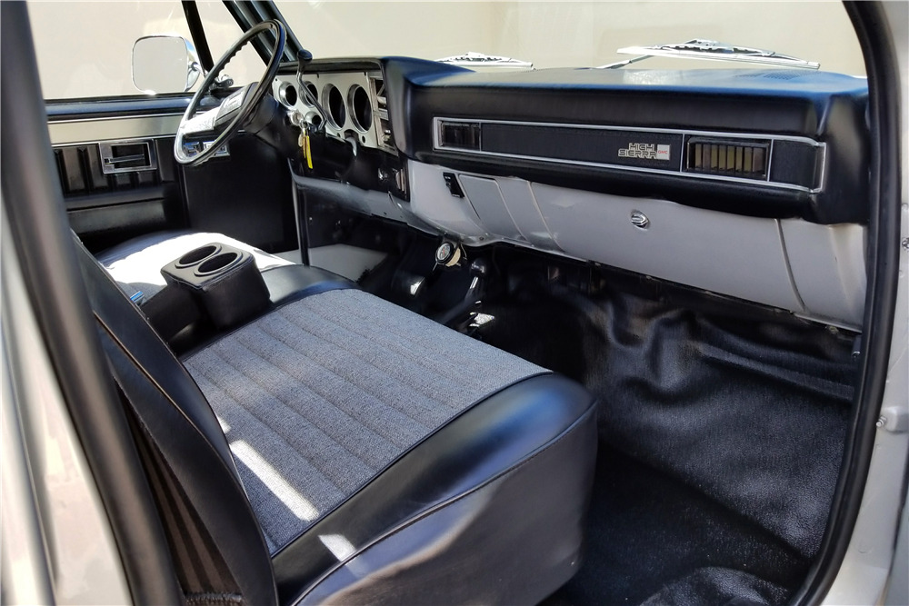 1984 GMC SIERRA 1500 4X4 PICKUP - Interior - 222080