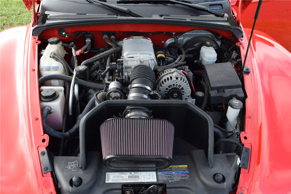 2003 CHEVROLET SSR CONVERTIBLE PICKUP - Engine - 222127