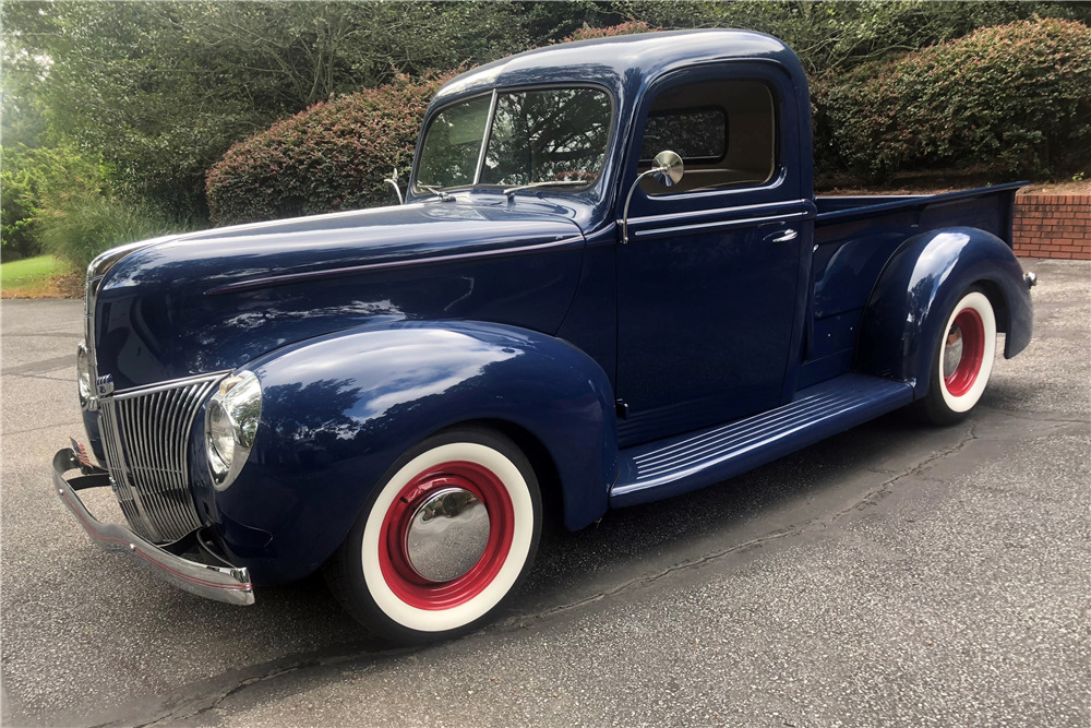 1940 FORD CUSTOM PICKUP - Front 3/4 - 222325