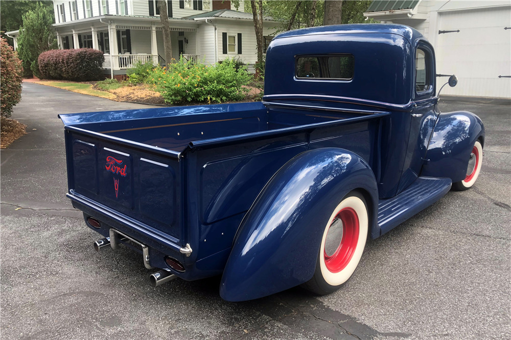 1940 FORD CUSTOM PICKUP - Rear 3/4 - 222325