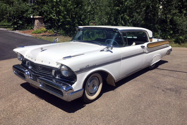 1957 MERCURY TURNPIKE CRUISER - Front 3/4 - 222408