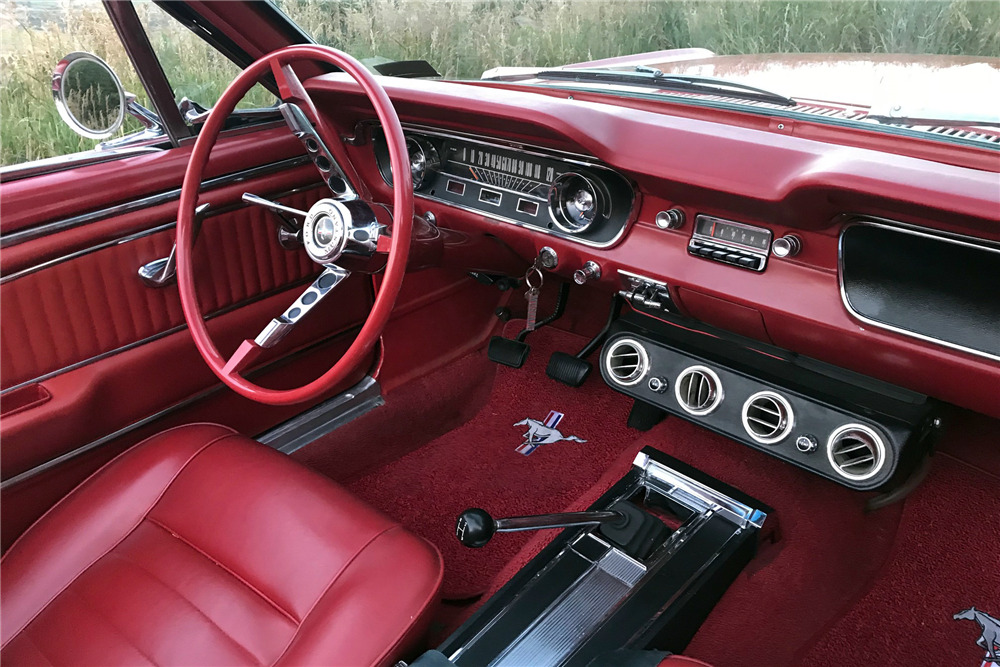 1965 FORD MUSTANG CONVERTIBLE - Interior - 222469