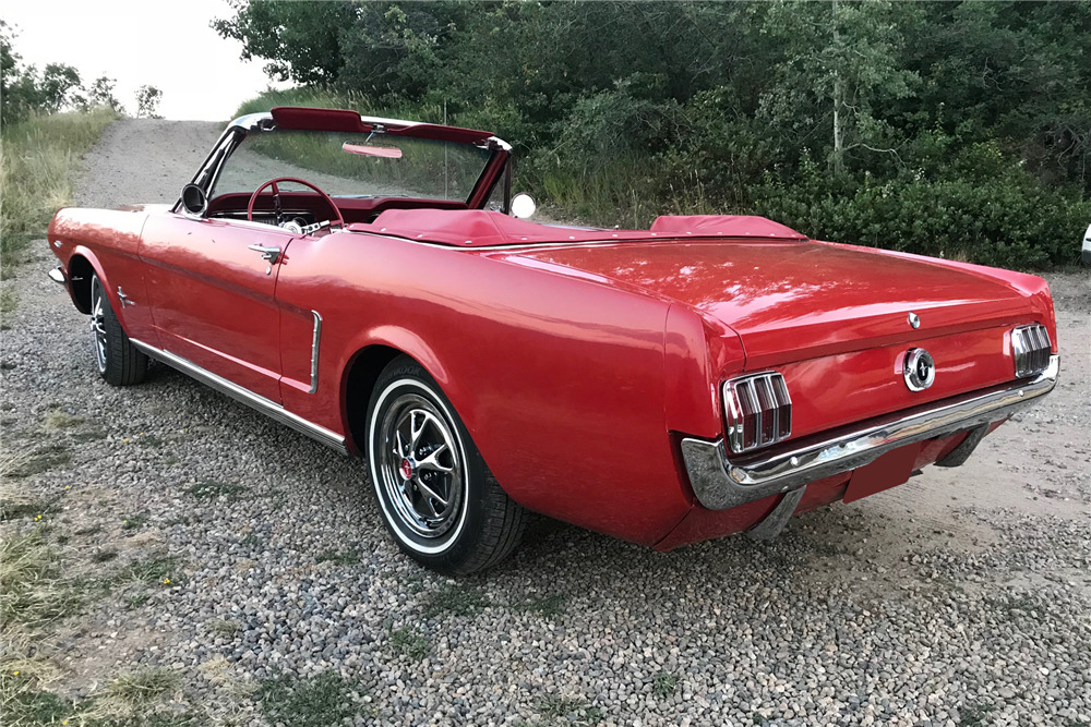 1965 FORD MUSTANG CONVERTIBLE - Rear 3/4 - 222469