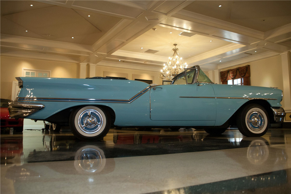 1957 OLDSMOBILE ROCKET 88 CONVERTIBLE - Side Profile - 222924