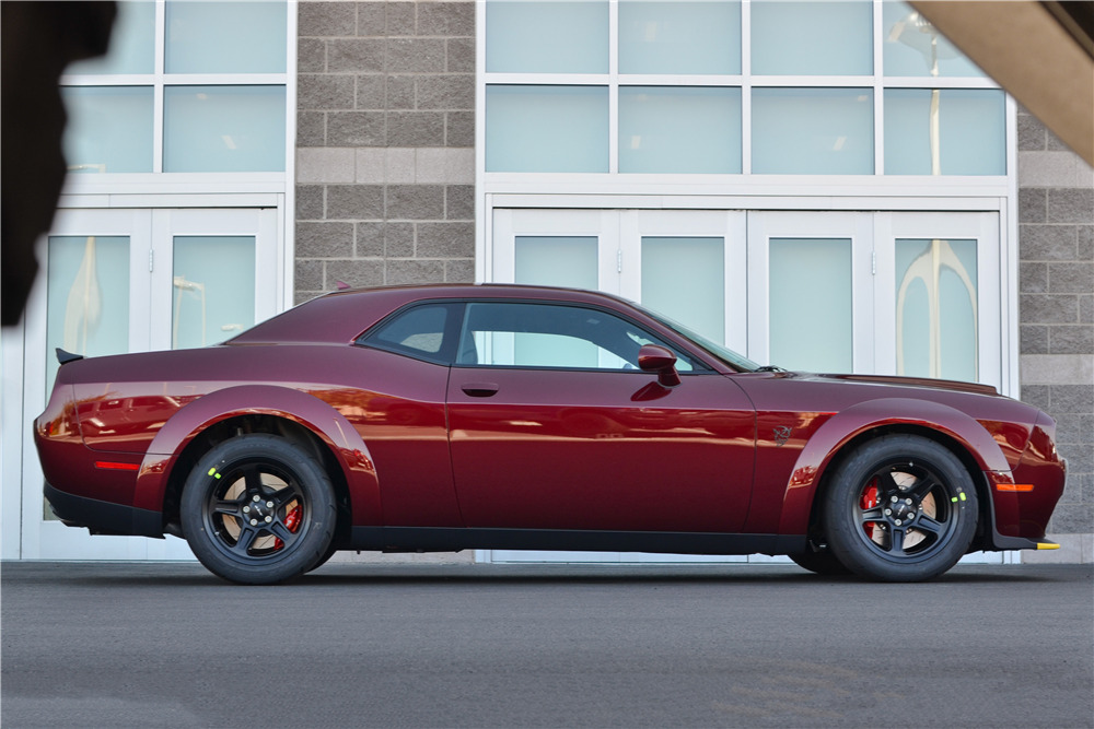 2018 DODGE CHALLENGER SRT DEMON COUPE - Side Profile - 223272