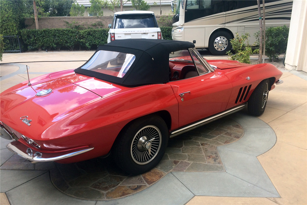1965 CHEVROLET CORVETTE CONVERTIBLE - Rear 3/4 - 224155