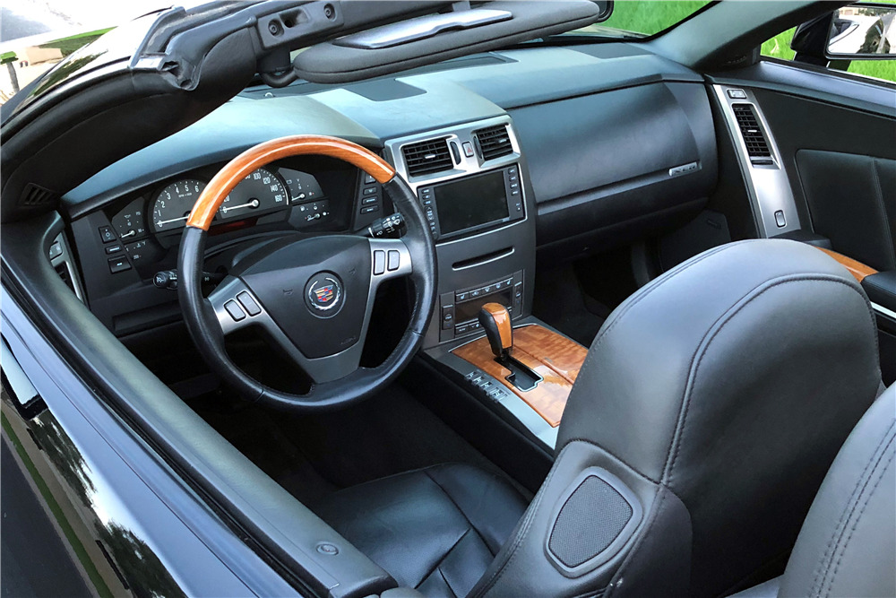2004 CADILLAC XLR ROADSTER - Interior - 224339