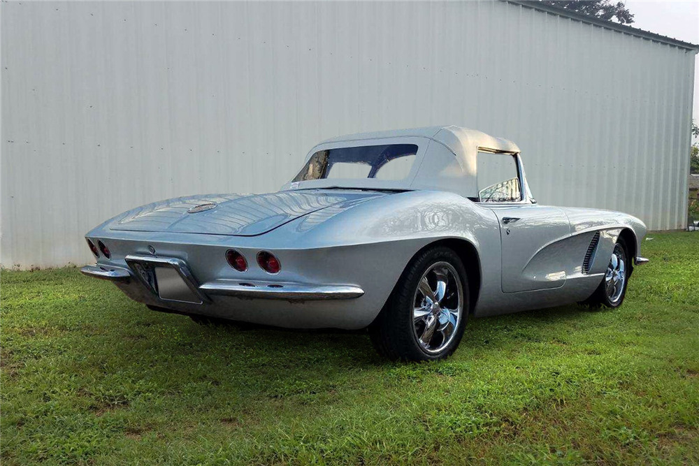 1962 CHEVROLET CORVETTE CUSTOM CONVERTIBLE - Rear 3/4 - 224355